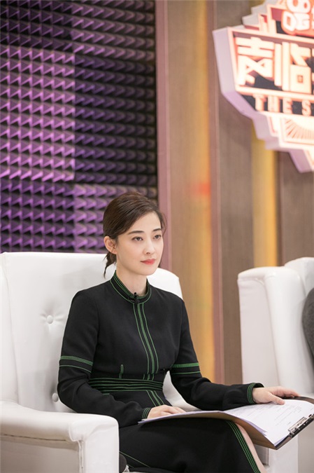 女神都爱脱鞋配音?《声临其境》梅婷赤脚下跪一秒催泪