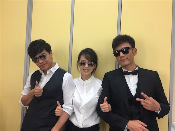 李光洁陈思诚大秀深厚同窗情 佟丽娅亲临现场拉票