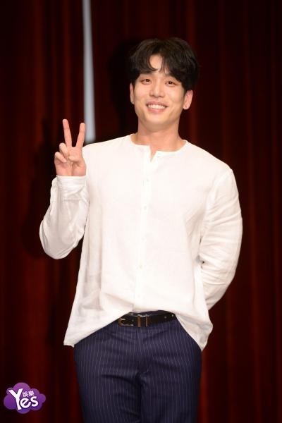 李昶旻(2AM) 举办首张SOLO迷你专辑SHOWCASE