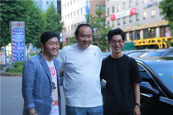 〈Yes首尔现场〉《逆贼》杀青宴 尹均相手动比心 露可爱笑容魅力满分