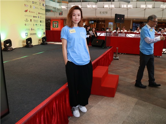 邓丽欣吴卓羲参加《延.亮爱FUN享日》活动