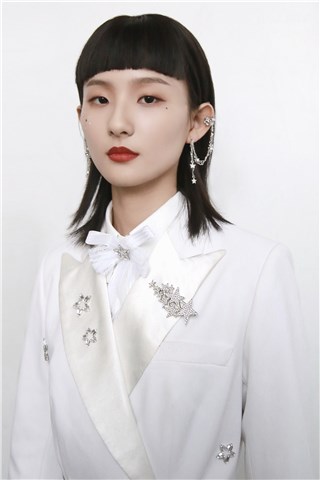 张钰琪全新EP《ZHANG》3.16发布 创作才女带来音乐和宇宙的交感