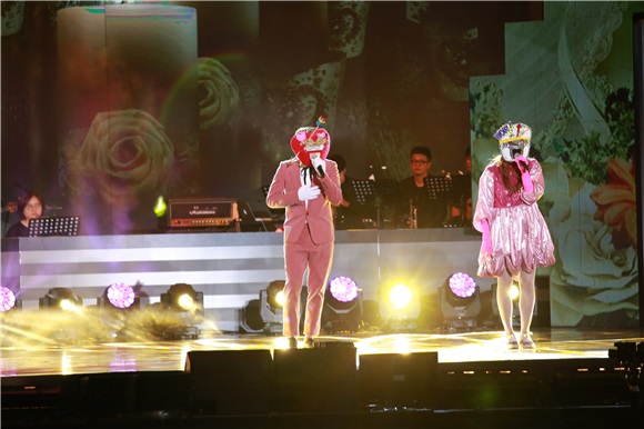 2016 DMC FESTIVAL《假面歌王》举行舞台 李在恩、Dana、金九拉、KCM等出席