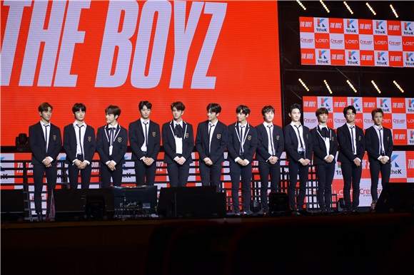 新人男团THEBOYZ举行了首张迷你专辑《THE FIRST》媒体SHOW CASE