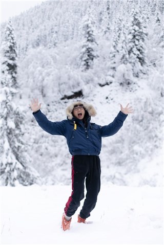 图八:池子雪地欲“起飞”表情夸张超有趣