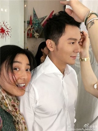 李晨合影「李雪莲」叫大姐  网友：这大姐看上你了