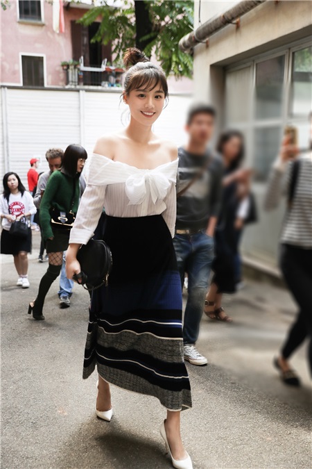撩完别跑!马思纯亮相大秀锁骨杀性感撩人