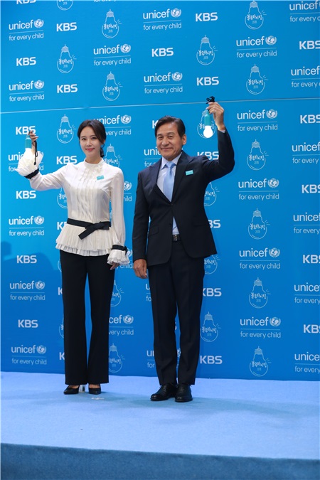 李宝英、李多海、安圣基、柳镇等出席第二届联合国儿童基金会纪念活动红毯仪式