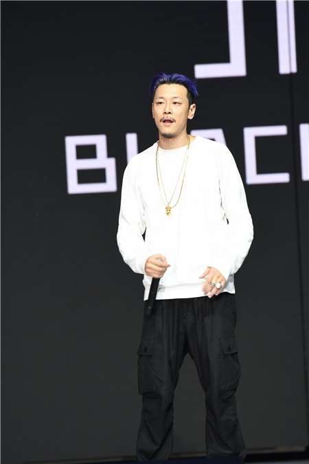 林俊杰想坐时光机穿越 娱乐圈赛车手又添新人
