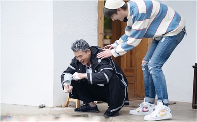 孙艺洲《你真的太棒了》收官 为完成任务寒冬室外洗头