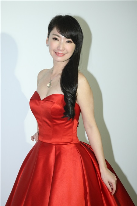 王俐人出席情人节彩妆活动