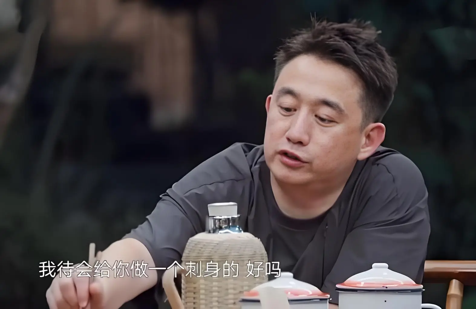 黄磊首次正面回应做饭翻车梗：并非职业厨师，坦然接受八年玩梗