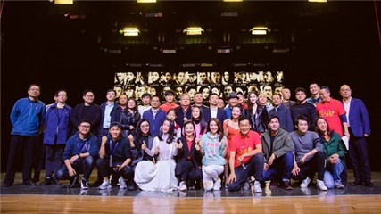 《为国而歌》走进民大,娜扎秀“土味情话”刮起“最炫民族风”