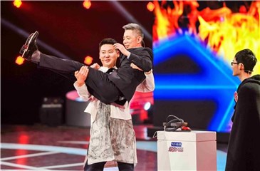 鲍橒“公主抱”蒋昌建