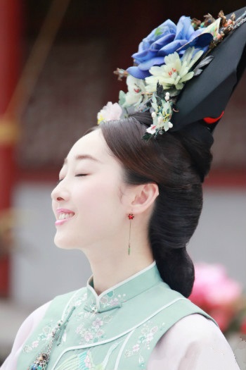蒋梦婕晒九宫格自拍发福利 网友:美翻了,求嫁