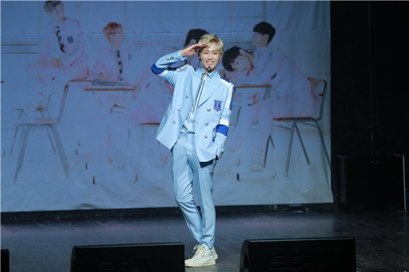 一级秘密办新辑showcase 热力演唱新曲