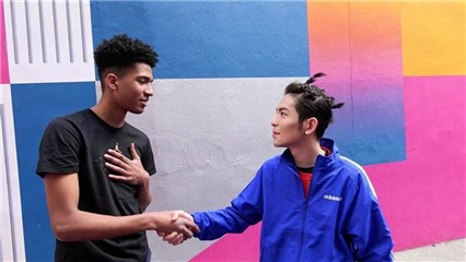 周杰伦揪萧敬腾 巴黎街头开打斗牛赛