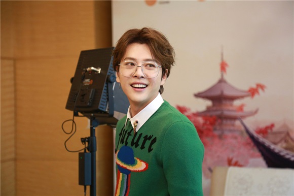徐海乔宋祖儿有爱互动齁甜 一起吃瓜读诗关系超好