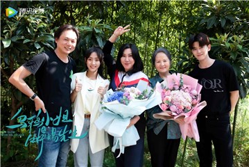 《乌鸦小姐与蜥蜴先生》顺利杀青 邢菲搭档任嘉伦上演治愈奇幻之恋