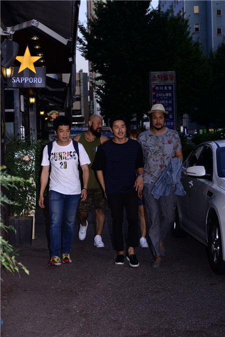崔秀英、马东锡等人参加《38师机动队》 终放宴