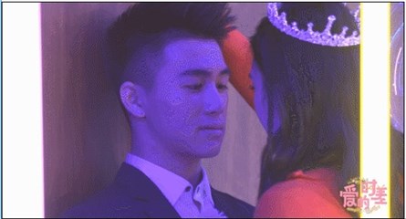 奚梦瑶何猷君壁咚