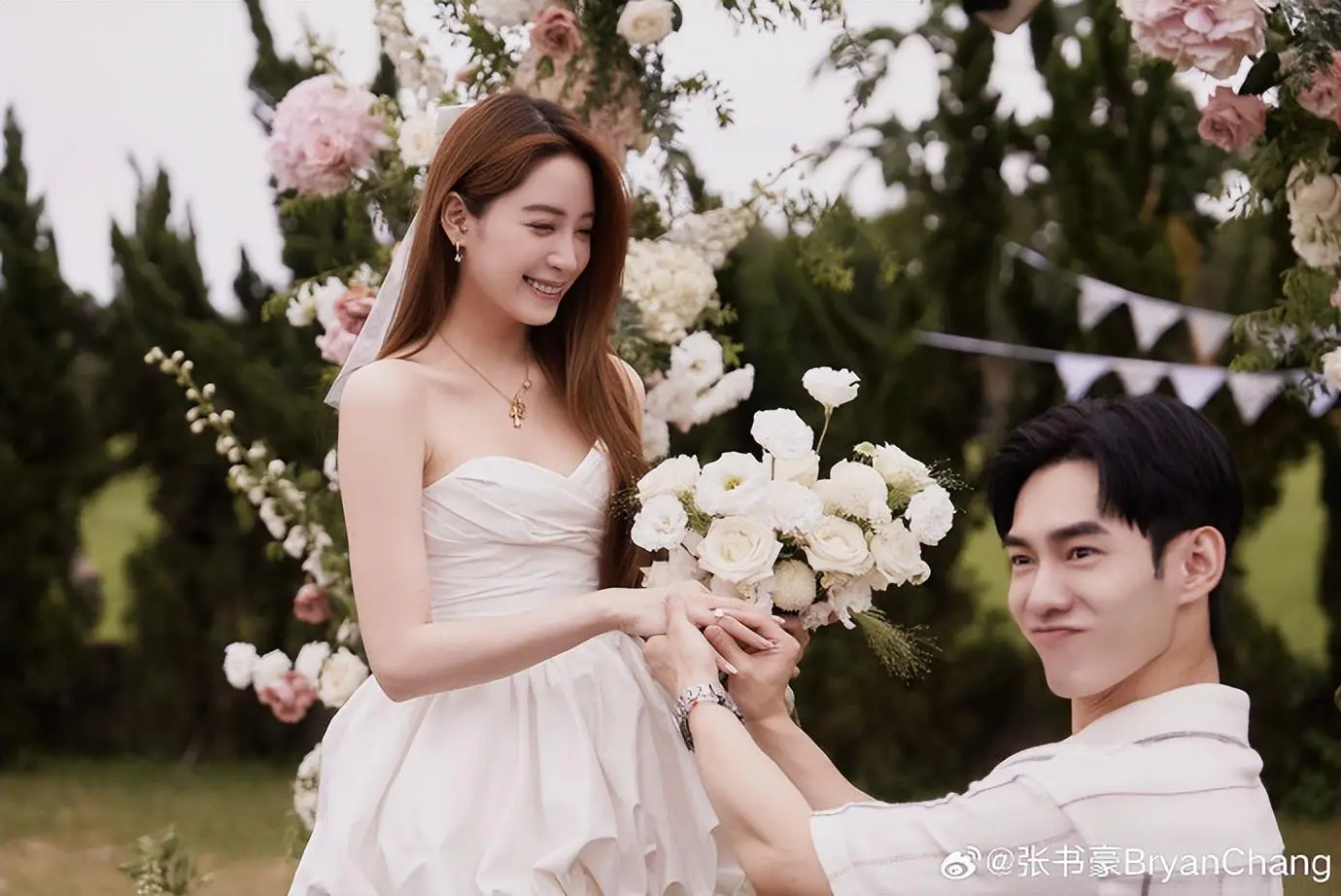 欧阳妮妮被曝小腹隆起孕味明显 上月刚被张书豪求婚