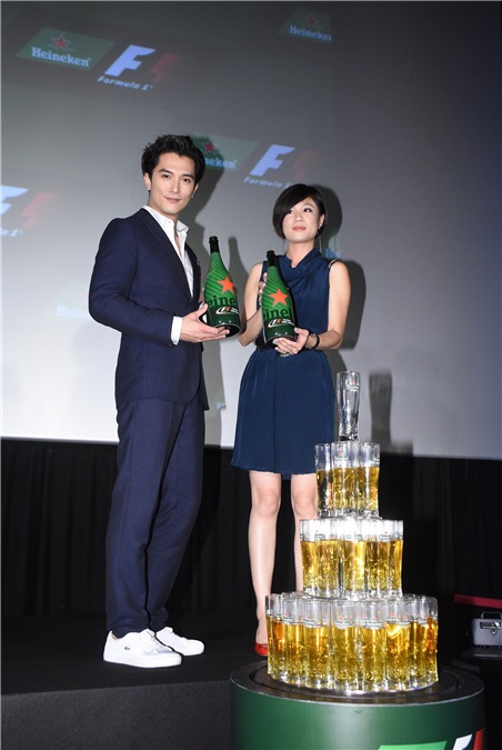 邱泽出席酒品代言记者会