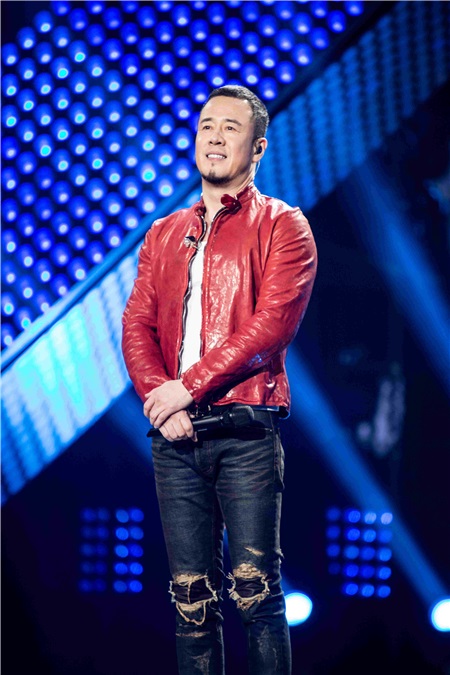 杨坤热血开唱《直到世界尽头》 天籁MVP实至名归