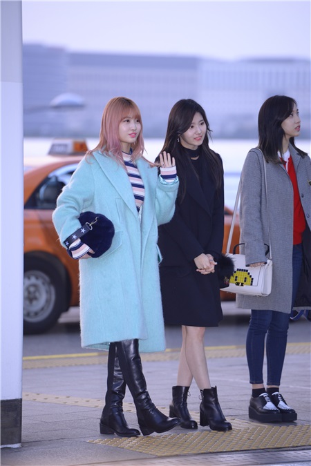 GFriend、TWICE前往香港参加《2016MAMA》
