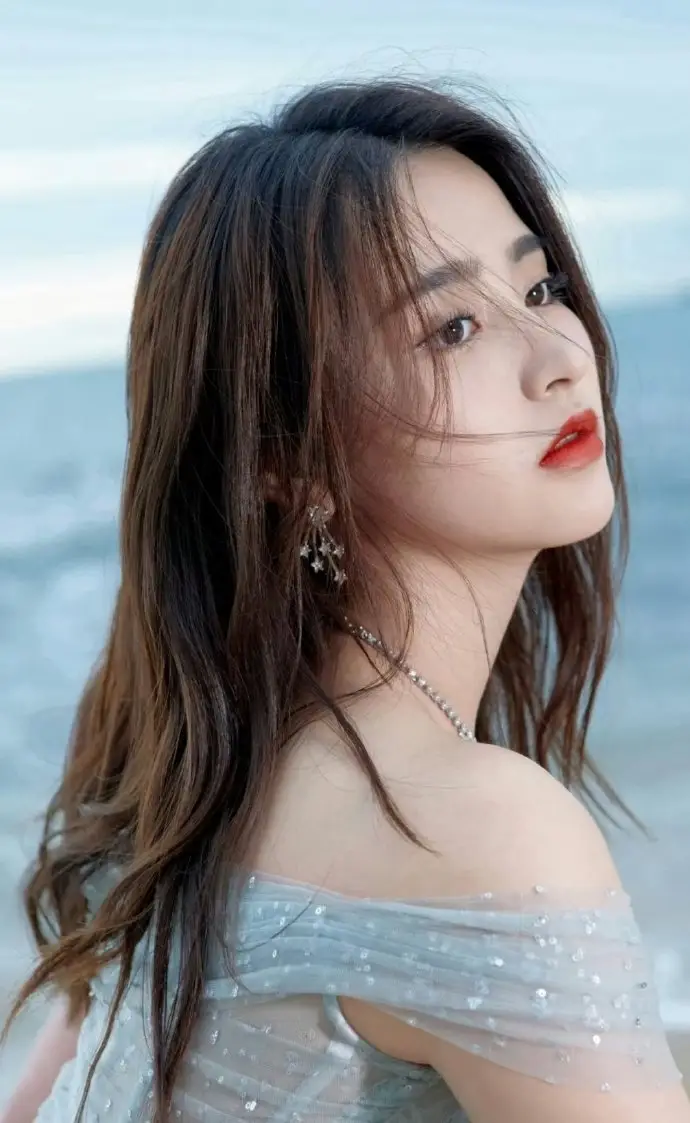 金子涵直播泣血求救：自曝三年前遭不明注射，手机被全程监控引全网担忧