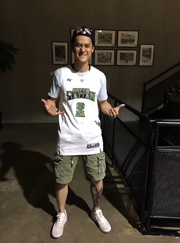 蒋劲夫深夜感谢球队兄弟 网友:球技好情意重