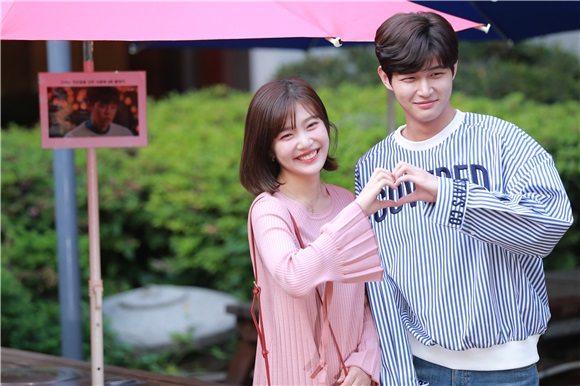 李玹雨、JOY、朴秀荣、李廷镇、李瑞元等出席电视剧《她爱上了我的谎》终映宴