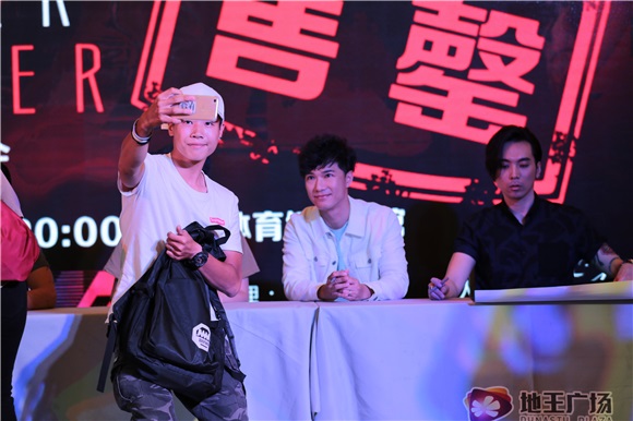 Mr.乐队举办「Mister Forever」狂热音乐发布会