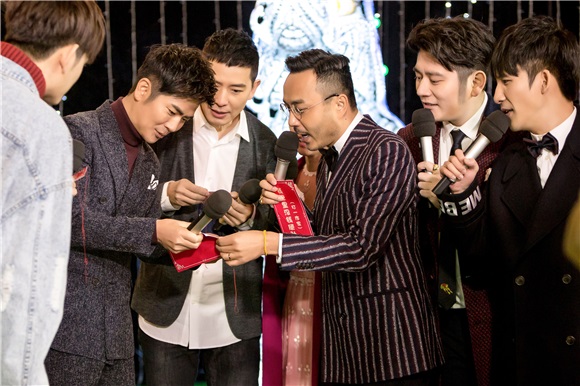 张晓龙《天天向上》儒雅绅士 网友:出场自带古风BGM