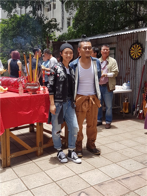 万梓良、吴家丽、张继聪、白只等电影《》今晚打丧尸》举行开镜拜神仪式