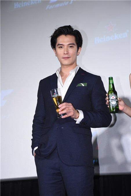 邱泽出席酒品代言记者会