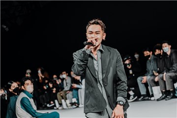 饶舌歌手『R-FLOW』与 乐团『枪击泼辣』 联手