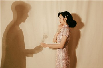 《婚前21天》吴尊林丽吟巧拍居家DIY婚纱照 创意开挂羡煞观众