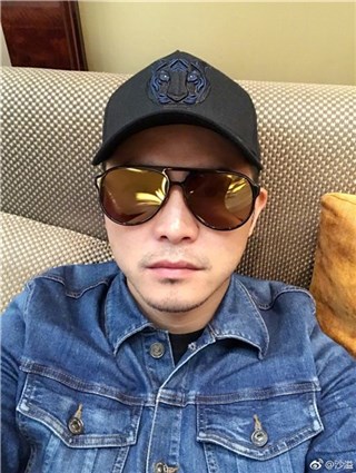 沙溢晒照称自拍怎么拍都瘦 网友:四十五度角了解一下
