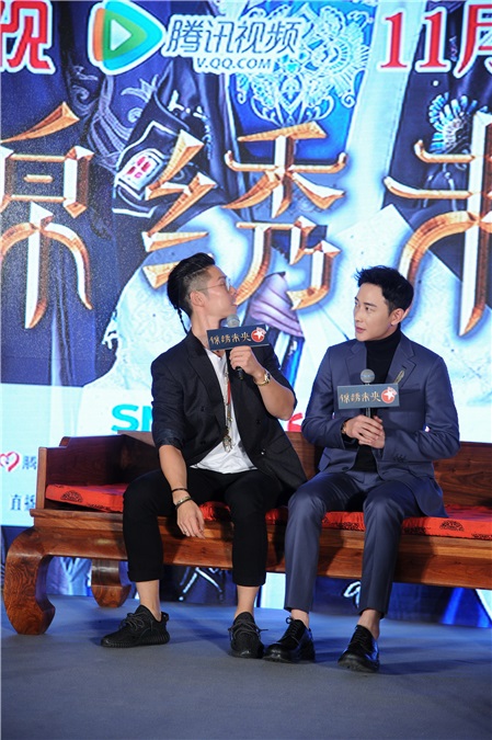 吴建豪出席《锦绣未央》开播发布会 唐嫣蕾丝透视衫配高腰裤时尚可爱
