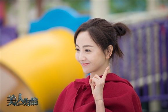 杨蓉《美人为馅》玩悬疑 黑裙登场演绎性感警花