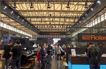 图:热闹非凡的 Roland 展台