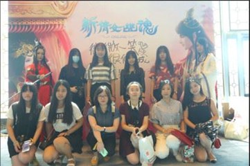 (图9:现场粉丝合影留念)