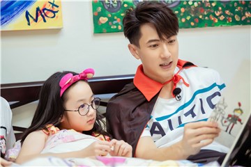 《婚前21天》开播！吴尊为妻子手绘童话书 发布会回应质疑
