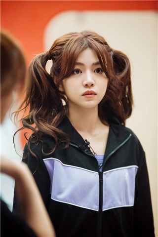 陈妍希乘风破浪初舞台感染力十足 本周元气双马尾备战初训练小考