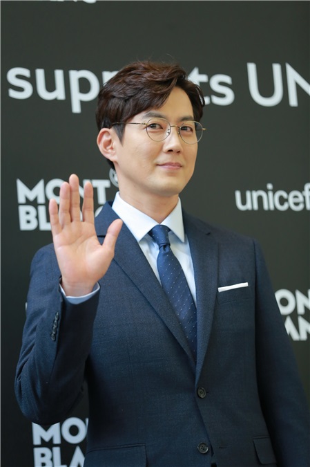 元祖妖精柳真亮相品牌站台 逆龄美貌惹人羡