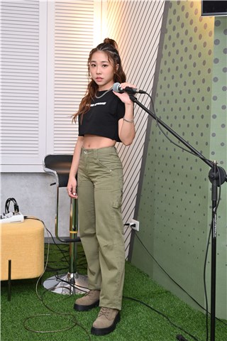 艾薇One Take玩出心得！再接力挑战「孤单、寂寞，觉得冷」 美声COVER 两首连发