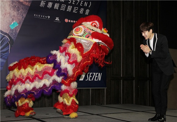 韩星SE7EN崔东旭来台发片