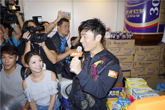 许志安出席美食节活动