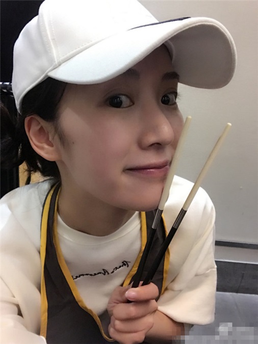 李念晒火锅照调侃「暴瘦传闻」 网友:真瘦了!